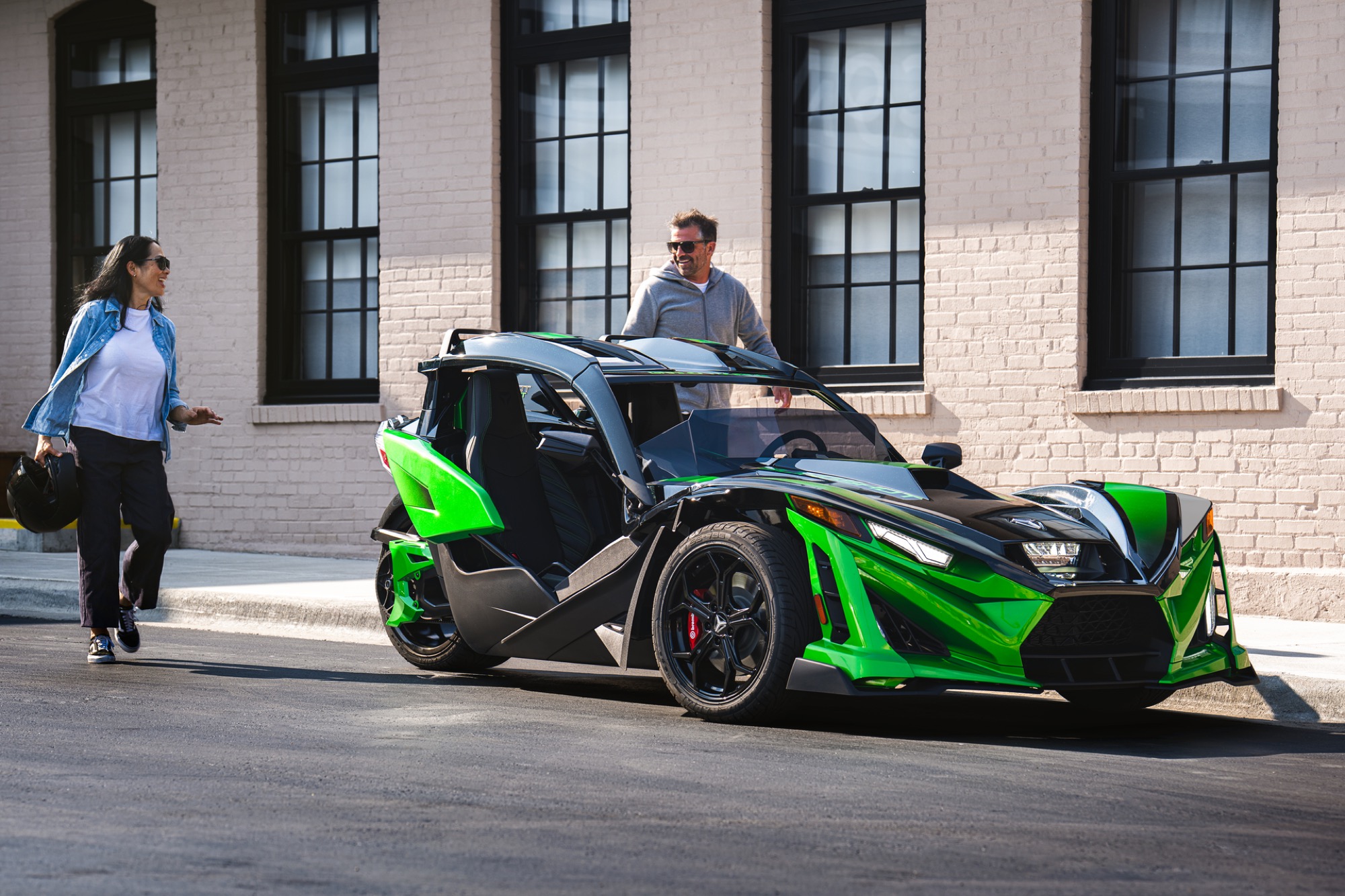 Polaris Slingshot GT lifestyle shot